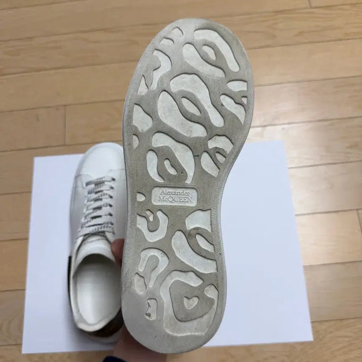 [SOLD OUT] 알렉산더 맥퀸 오버솔 39사이즈 판매합니다!(S급 풀박스)