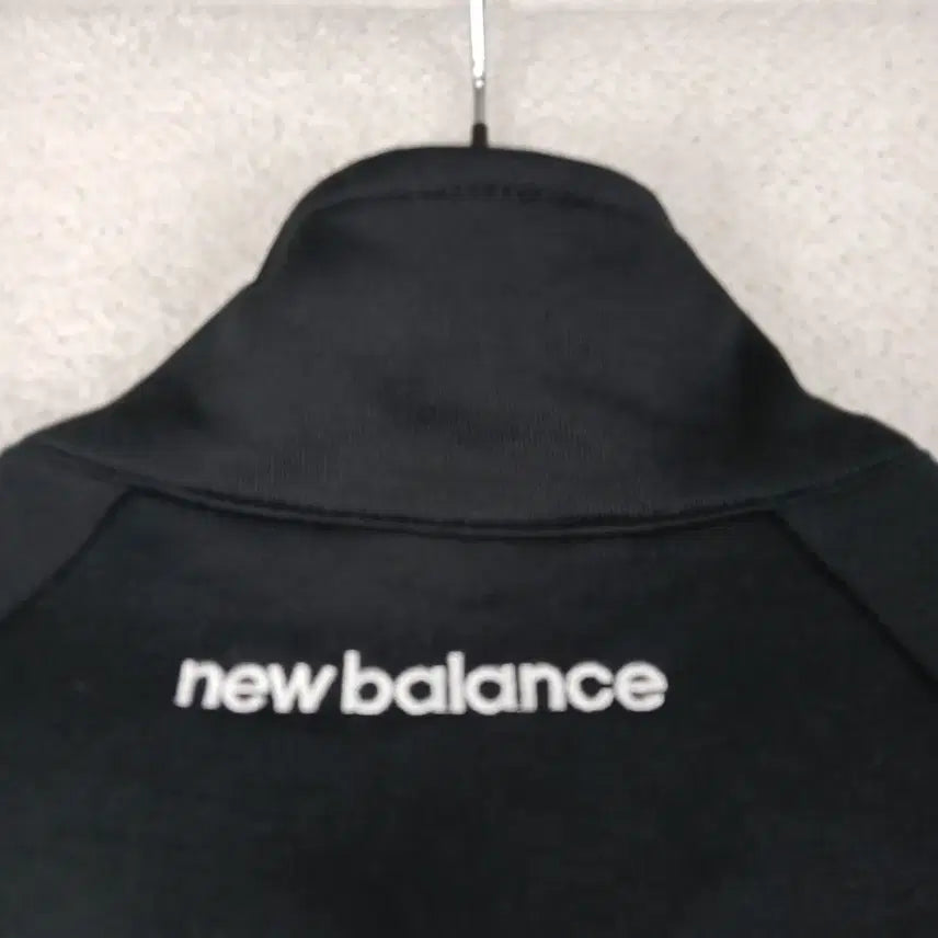 [BUNJANG] New Balance Women's Black Track Jacket (Size 90) / 뉴발란스 여성 블랙 트랙 자켓(90)