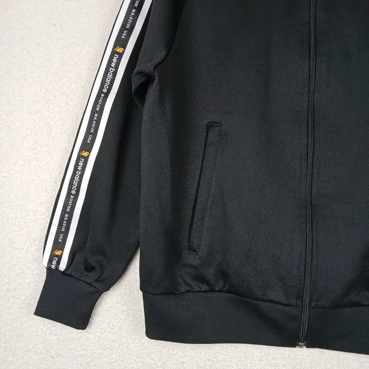 [BUNJANG] New Balance Women's Black Track Jacket (Size 90) / 뉴발란스 여성 블랙 트랙 자켓(90)