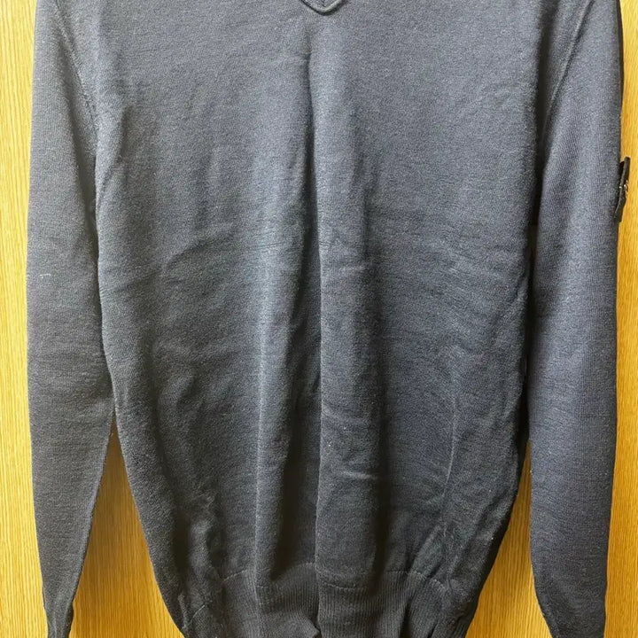 [SOLD OUT] 스톤아일랜드 니트 브이넥 네이비색상