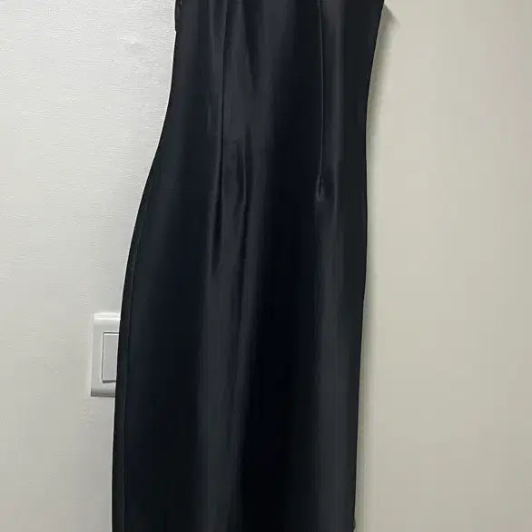 [SOLD OUT] 오버듀플레어 홀터넥원피스 블랙 새틴