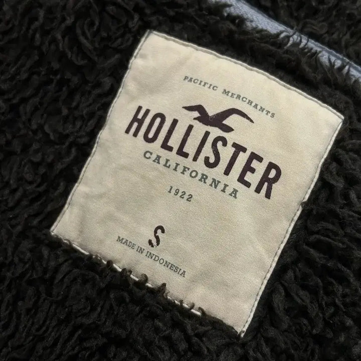 [BUNJANG] Hollister Wolfjaw Sherpa Hooded Zip-up Jacket / 홀리스터 울프죠 쉐르파 후드집업