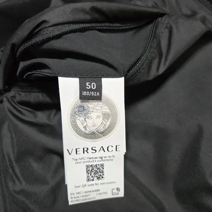 [BUNJANG] Versace Logo Pattern Padded Jumper / 베르사체 블랙 로고 패턴 패딩 점퍼