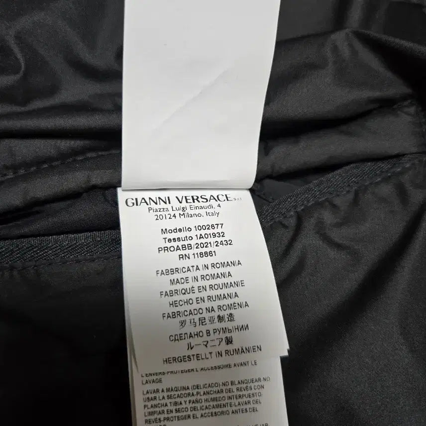 [BUNJANG] Versace Logo Pattern Padded Jumper / 베르사체 블랙 로고 패턴 패딩 점퍼