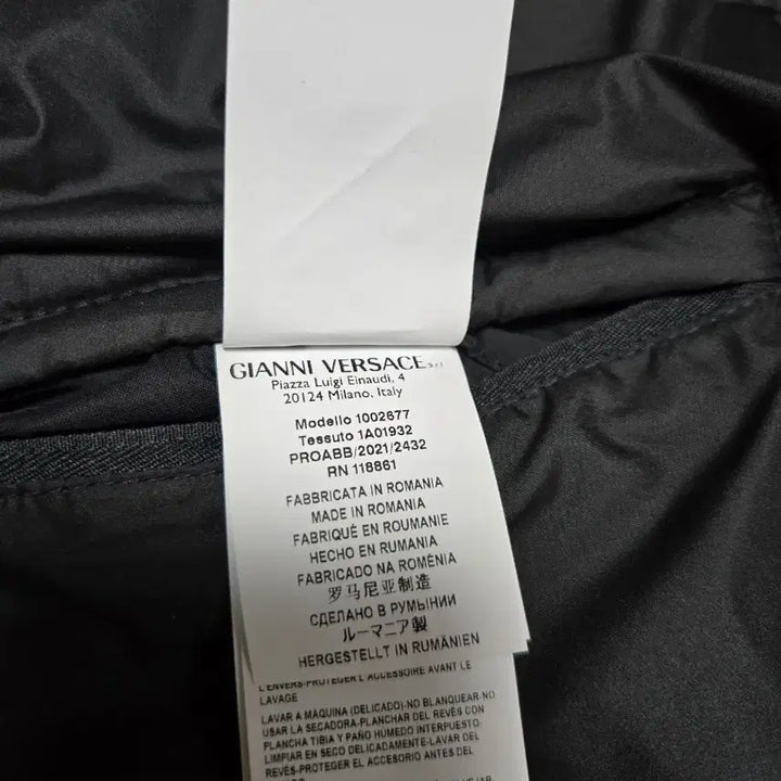 [BUNJANG] Versace Logo Pattern Padded Jumper / 베르사체 블랙 로고 패턴 패딩 점퍼