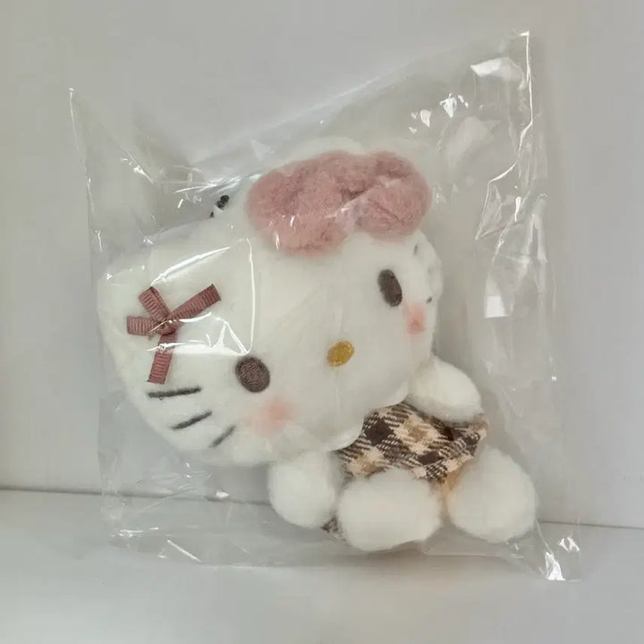 [BUNJANG] Sanrio Howa Moca Brown Check Hello Kitty Mascot / 산리오 일본 정품 호와모카 체크 헬로키티 마스코트