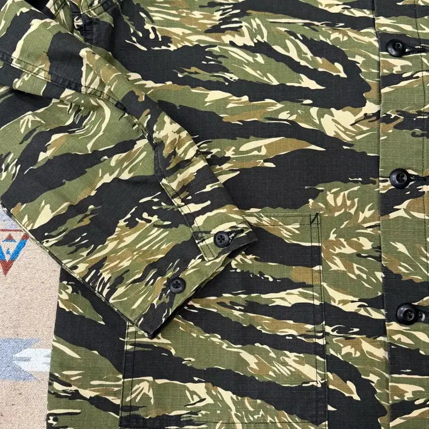 [BUNJANG] Needles D.N Coverall Camo Flage Chore Jacket / [M] 니들스 D.N 커버올 카모 플라쥬 초어 자켓
