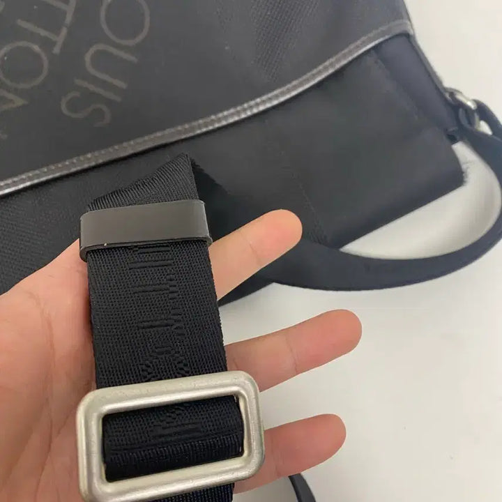 [BUNJANG] Louis Vuitton Damier Ebene Messenger Bag / (정품) 루이비통 더미에 제앙 메신져 크로스백팝니다.