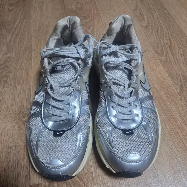 [BUNJANG] Nike V2K Run Summit White Metallic Silver (265) / 나이키 V2K 런 서밋 화이트 메탈릭 실버 (265)