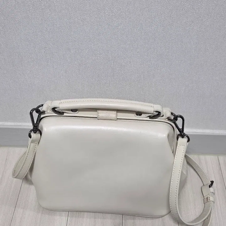 [BUNJANG] Awesome Needs MM Bag / 어썸니즈 mm백