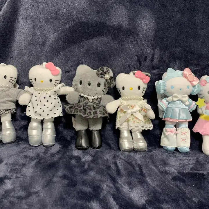 [BUNJANG] Hello Kitty Keyring Bundle / 롱다리키티키링,태닝키티키링,석굴암키티키링