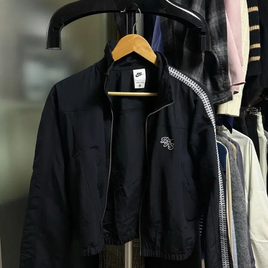 [SOLD OUT] 나이키 바람막이 2025 신상 발레코어 택만 제거한 새상품