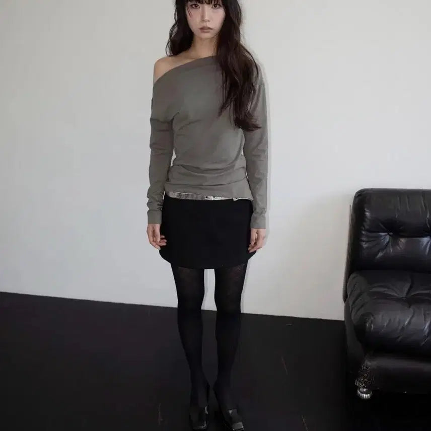 [BUNJANG] Onzcar One Shoulder Top / 온스카 원숄더 티 mud