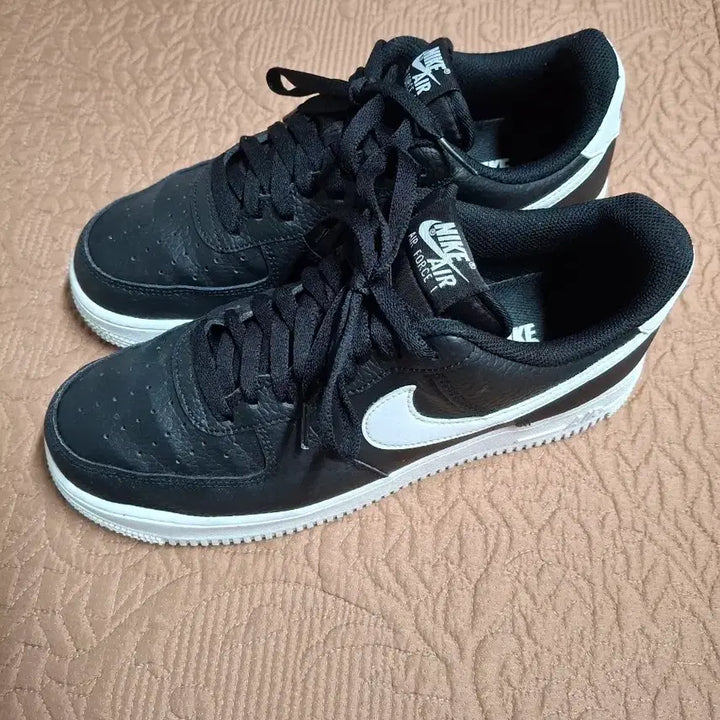 [BUNJANG] Nike Air Force 1 Black and White Sneakers / 270 나이키 에어포스1 검흰 운동화 [1271]