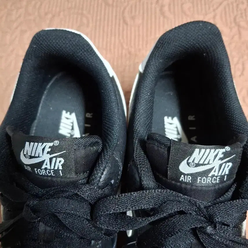 [BUNJANG] Nike Air Force 1 Black and White Sneakers / 270 나이키 에어포스1 검흰 운동화 [1271]