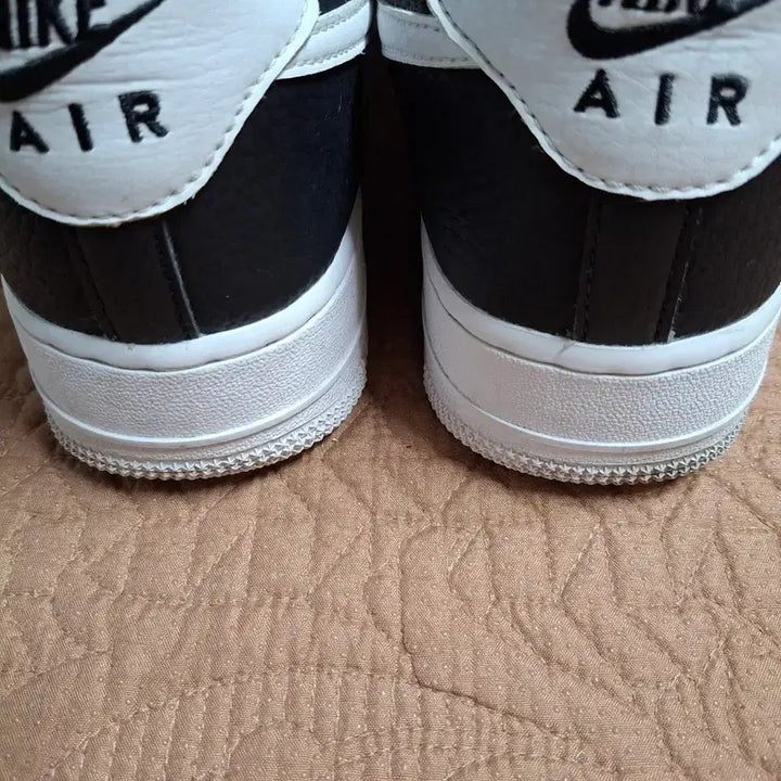 [BUNJANG] Nike Air Force 1 Black and White Sneakers / 270 나이키 에어포스1 검흰 운동화 [1271]