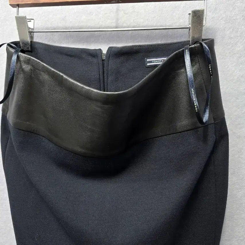 [BUNJANG] Tommy Hilfiger Leather-Accented Skirt / 타미힐피거    레더배색  스커트