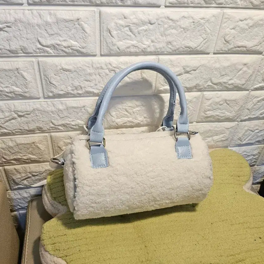 [BUNJANG] Sanrio Cinnamoroll Tote Bag / 산리오 시나모롤 털가방 토트백