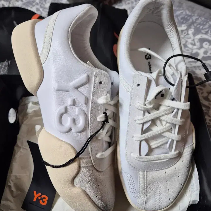 [BUNJANG] Y-3 Yunu White Ecru Tint Sneakers / Y-3 유누 화이트 에크루 틴트 스니커즈
