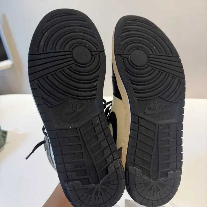 [BUNJANG] Nike Jordan 1 Mocha Sneakers / [285] 조던1 모카