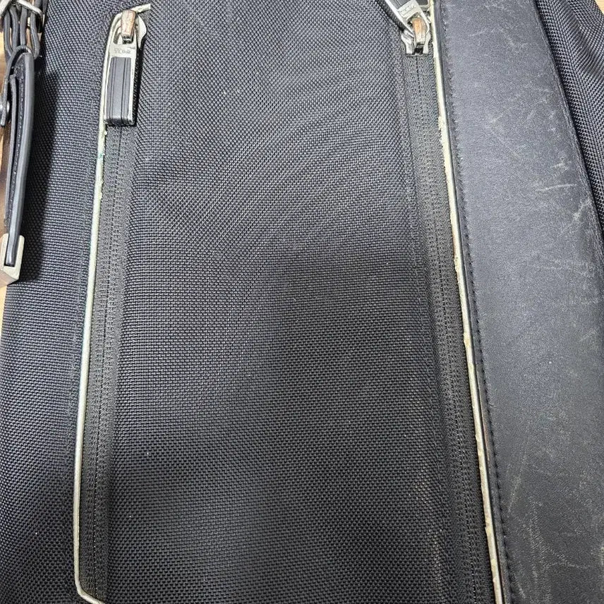 [BUNJANG] TUMI Arrive Sling Bag / 투미 어리베 슬링백