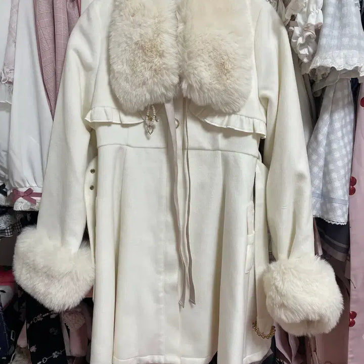 [BUNJANG] Logita Fur Cape Coat / 로지타 퍼 케이프 코트