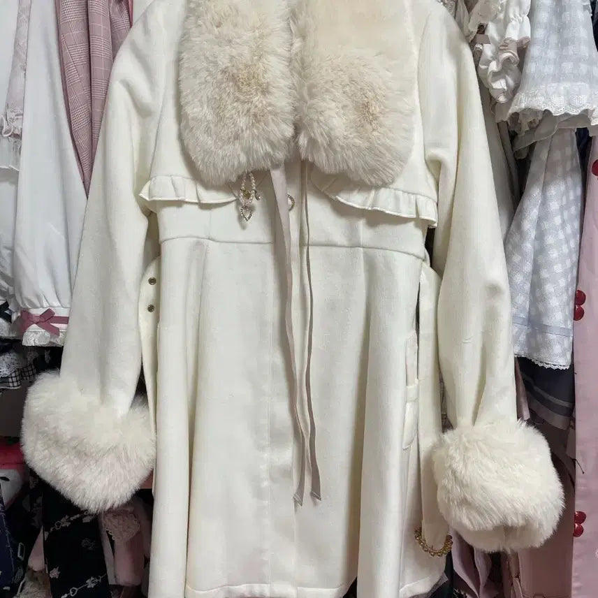 [BUNJANG] Logita Fur Cape Coat / 로지타 퍼 케이프 코트