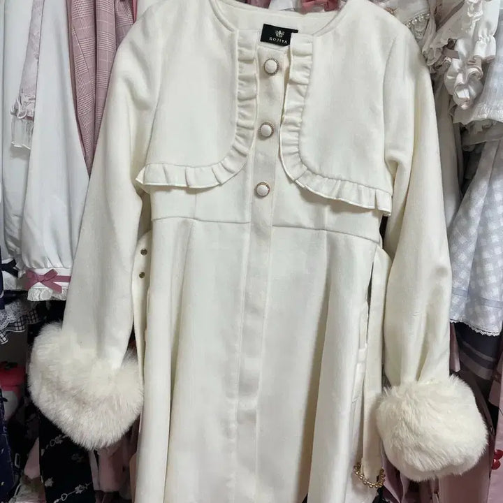 [BUNJANG] Logita Fur Cape Coat / 로지타 퍼 케이프 코트