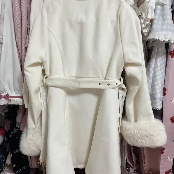 [BUNJANG] Logita Fur Cape Coat / 로지타 퍼 케이프 코트