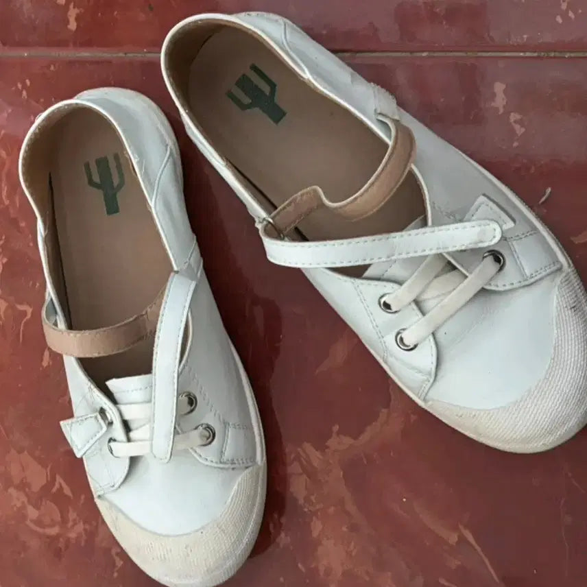 [BUNJANG] Casual White Flat Shoes (Size 230-235) / 단화 플랫슈즈 230~235사이즈 흰색 여자신발 캐쥬얼화