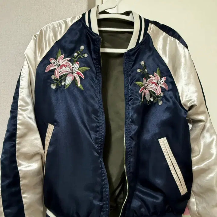 [BUNJANG] Vintage Floral Embroidery Souvenir Jacket / 빈티지 플라워 자수 스카잔