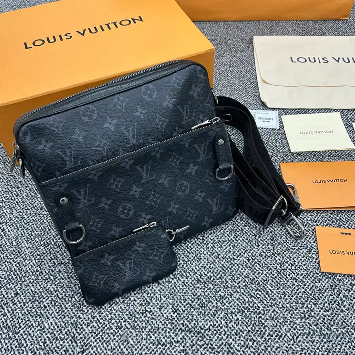 [BUNJANG] Louis Vuitton Eclipse Trio Messenger Bag Crossbody / {국내 매장 구매} 루이비통 이클립스 트리오 메신저백 크로스백