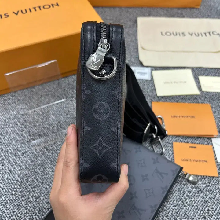 [BUNJANG] Louis Vuitton Eclipse Trio Messenger Bag Crossbody / {국내 매장 구매} 루이비통 이클립스 트리오 메신저백 크로스백