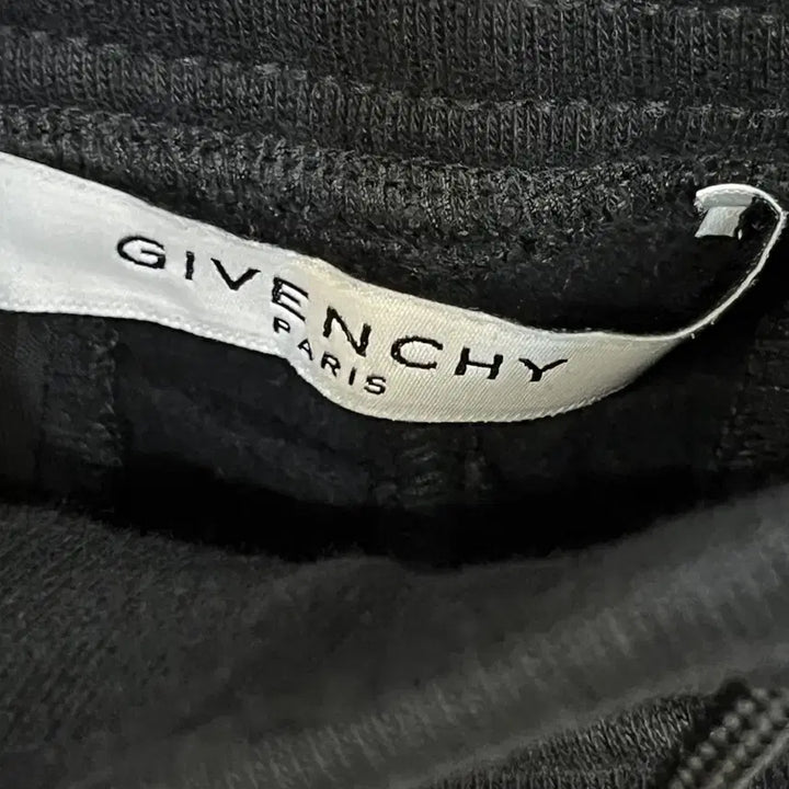[BUNJANG] Givenchy V-Cut Track Pant / 지방시 브이컷 트랙 팬츠