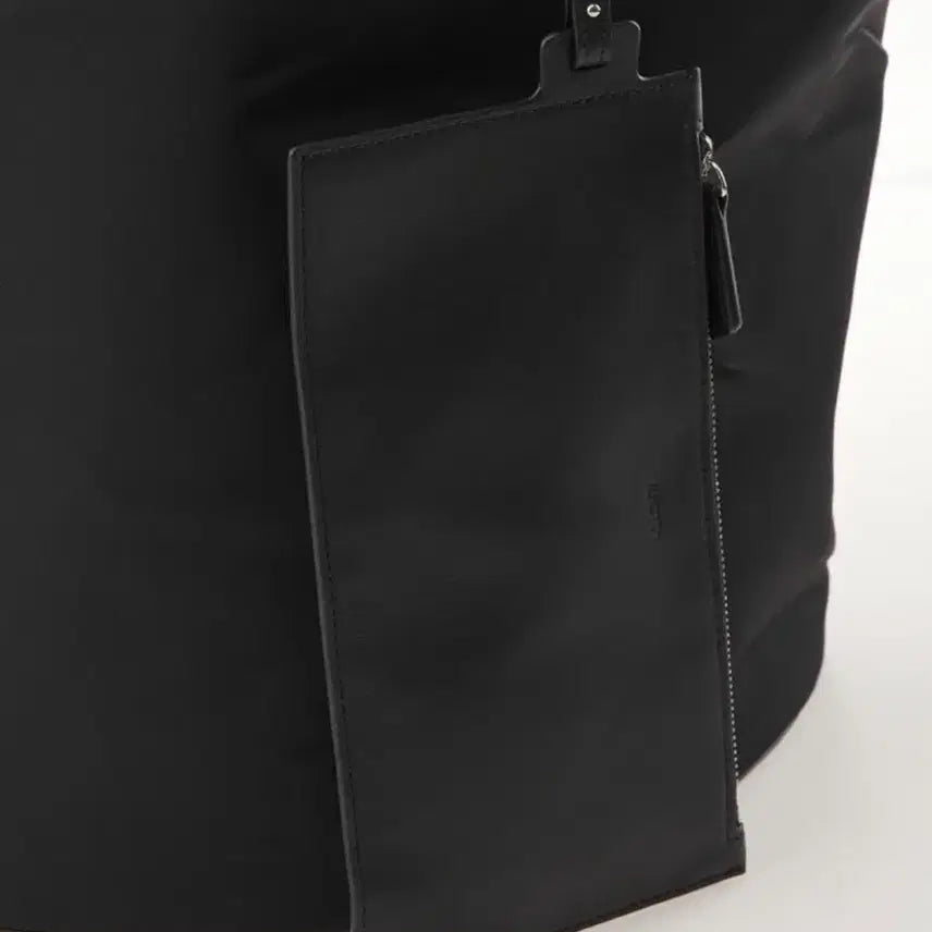 [BUNJANG] RECTO Padded Nylon Bucket Bag / 렉토 패디드 나일론 버킷백 가방_black