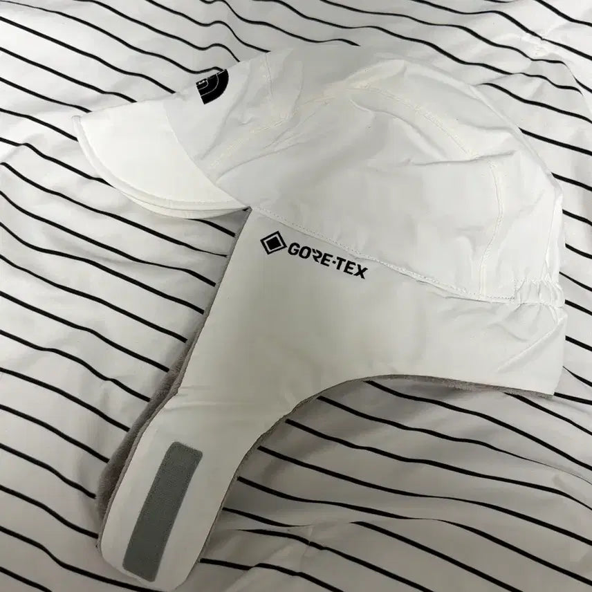 [BUNJANG] The North Face Ear Muffs White (Gore-Tex) L / 한정판제품) 노스페이스 이어머프 화이트 (고어텍스) L