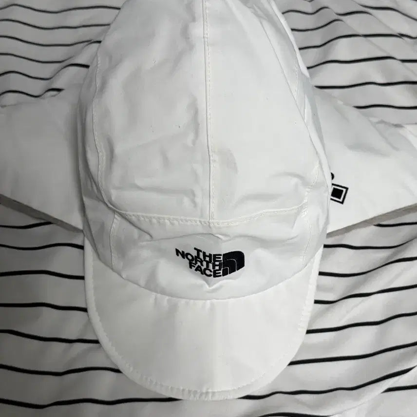 [BUNJANG] The North Face Ear Muffs White (Gore-Tex) L / 한정판제품) 노스페이스 이어머프 화이트 (고어텍스) L