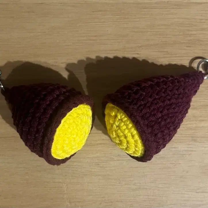 [BUNJANG] Handmade Knitted Sweet Potato Keyring Bundle / 뜨개 고구마 키링 2개 일괄