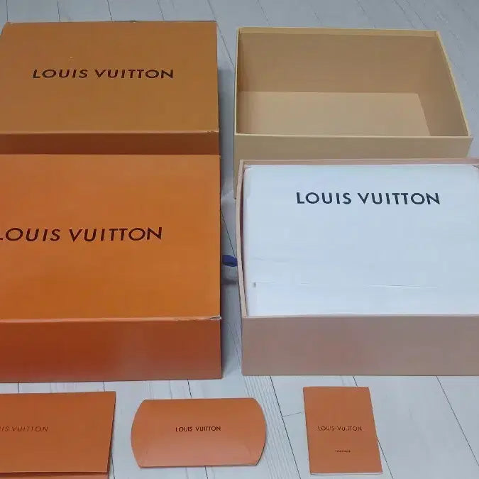 [BUNJANG] LOUIS VUITTON Calendar & Gift Card Bundle / LOUIS VUITTON 루이비통 신발박스 1+1(총2개)+캘린더+상품권