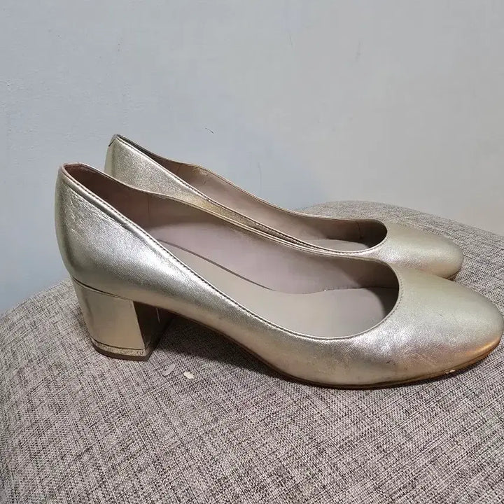 [SOLD OUT] Aldo 금색구두 245