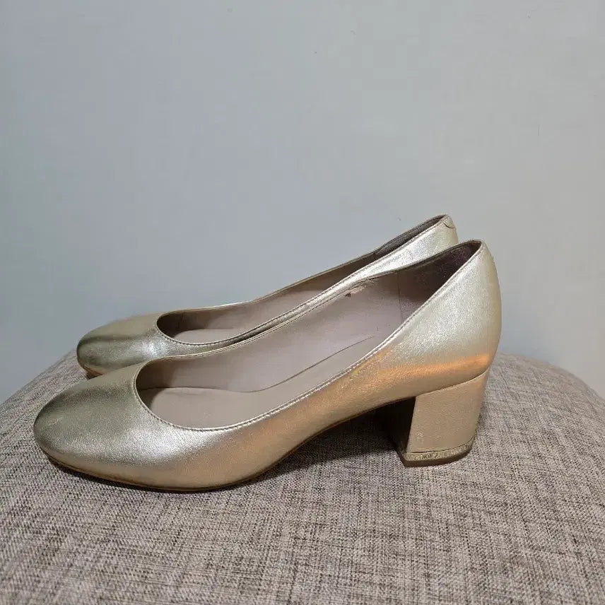 [SOLD OUT] Aldo 금색구두 245