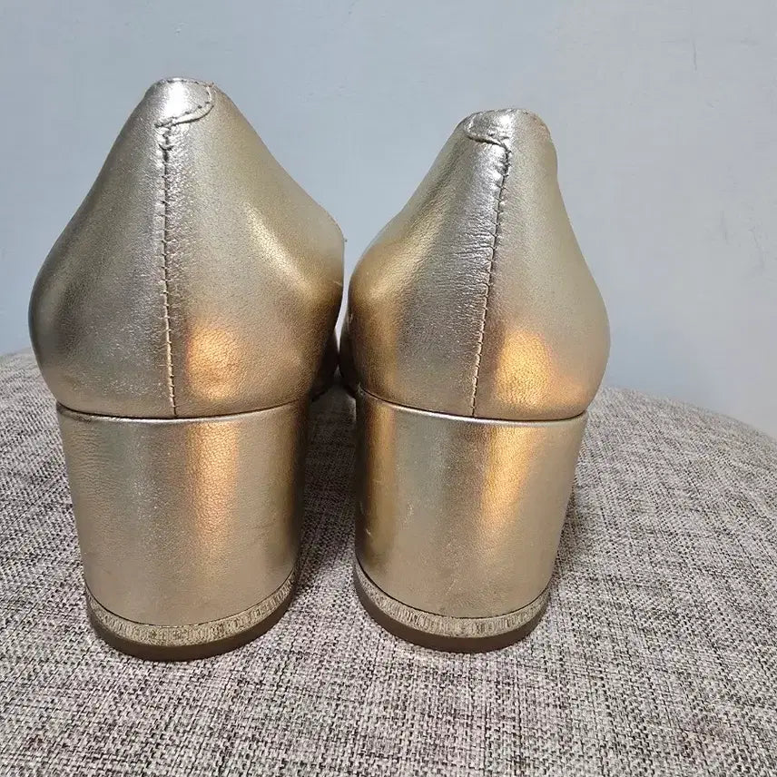 [SOLD OUT] Aldo 금색구두 245