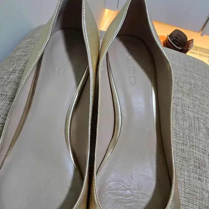 [SOLD OUT] Aldo 금색구두 245