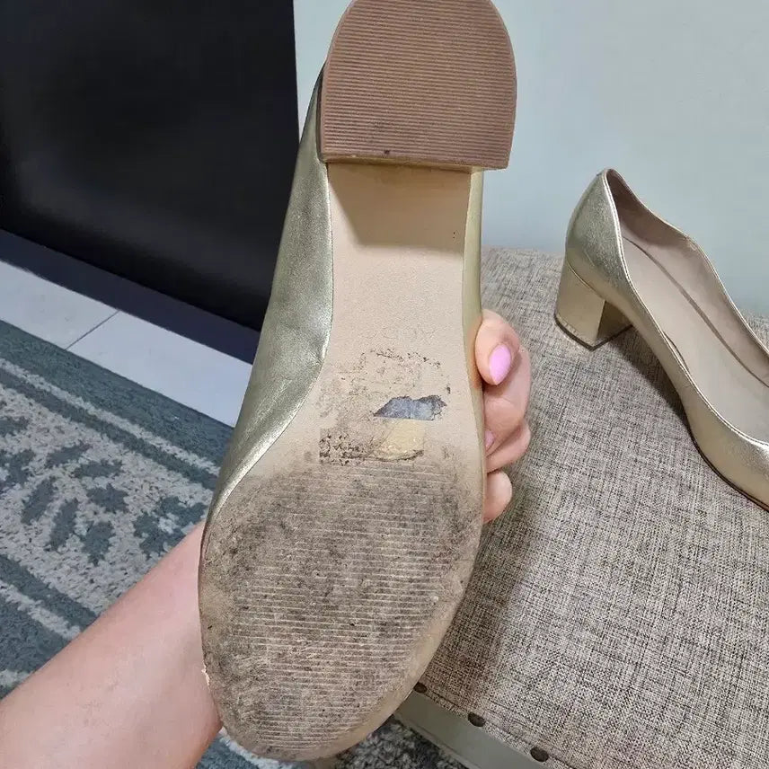 [SOLD OUT] Aldo 금색구두 245