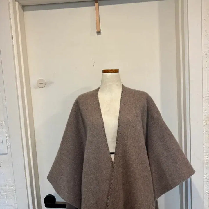 [BUNJANG] Snobby Sheep Cape Mantle / snobby sheep 스노비쉽 케이프 망토