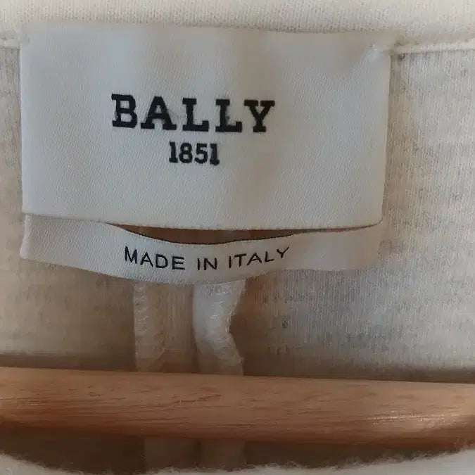 [BUNJANG] Bally Ivory Sweatshirt / BALLY 발리 아이보리 맨투맨 티셔츠 100,105내부보풀로저렴