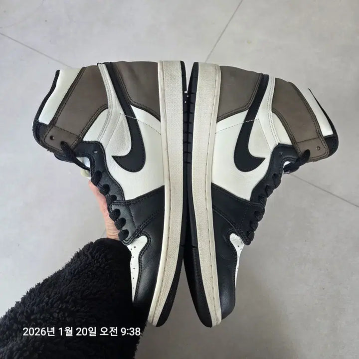 [BUNJANG] Nike Air Jordan 1 Retro High OG Dark Mocha Sneakers / [265]나이키 에어 조던 1 레트로 하이 OG 다크 모카
