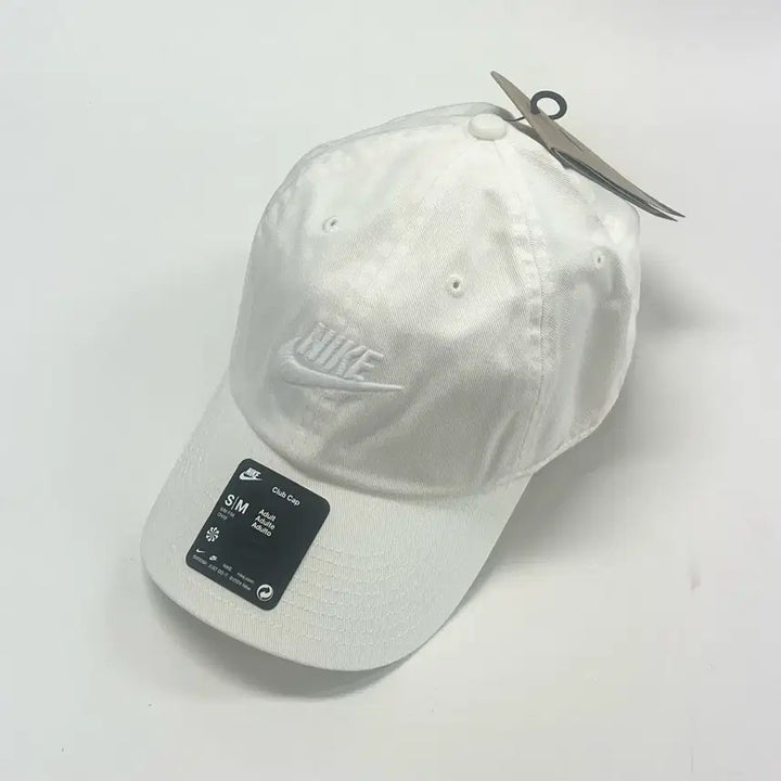 [BUNJANG] Nike Club Unstructured Futura Wash Cap White / 나이키 클럽 언스트럭처드 푸츄라 워시 캡 화이트 FB5368-133