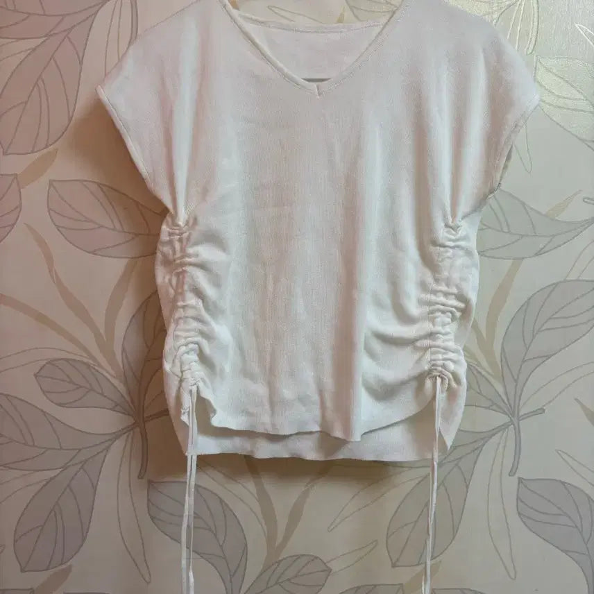 [BUNJANG] White Shirred Short-Sleeve T-Shirt / 화이트 셔링 반팔 티셔츠