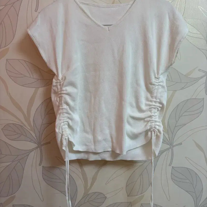 [BUNJANG] White Shirred Short-Sleeve T-Shirt / 화이트 셔링 반팔 티셔츠